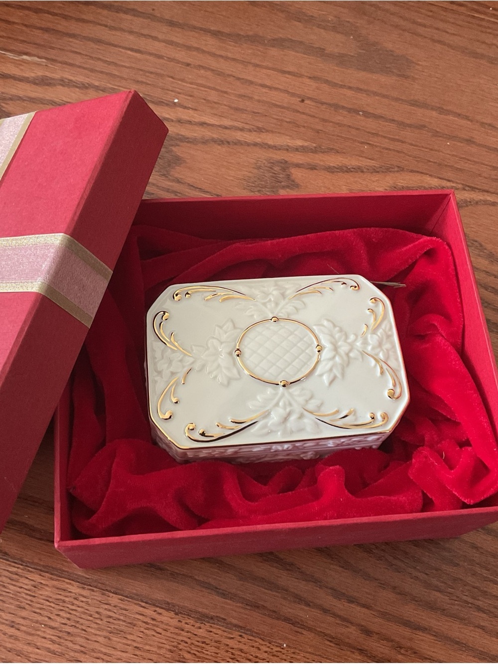 Lenox White Porcelain Trinket Box with Gold Accents sitting in original box